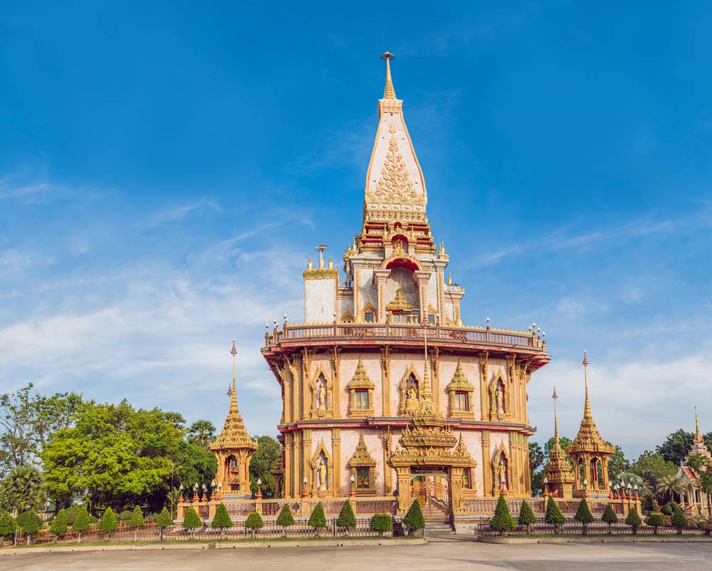 معبد وات تشالونج من المعابد في تايلاند