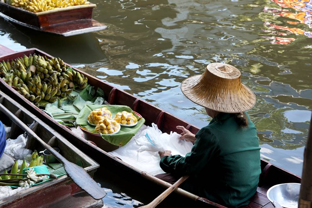 السوق العائم في تايلاند