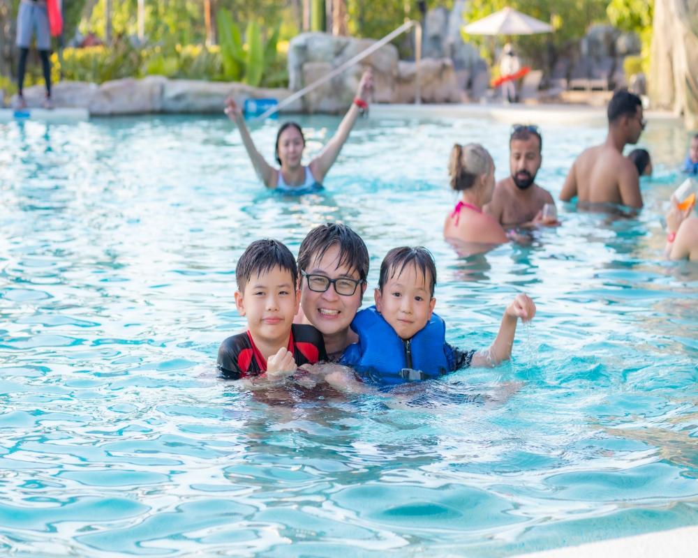 استمتاع الأطفال في رحلة اندماندا البحرية