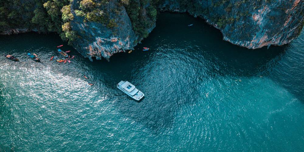 رحلة الي جزيرة جيمس بوند